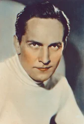 Frederic March, tarjeta de cigarrillos